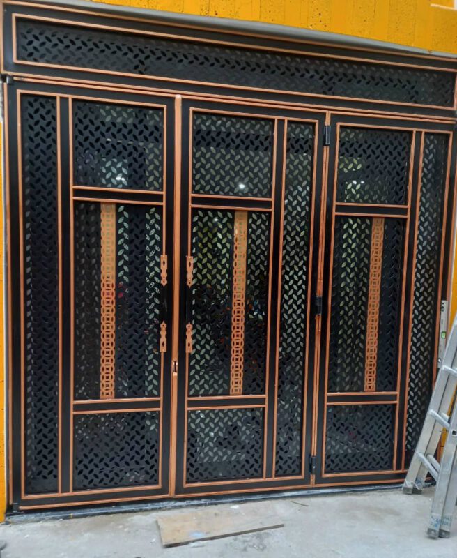 Cửa sắt CNC đẹp sang trọng