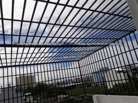 Làm khung sắt bảo vệ sân thượng ở Hóc Môn