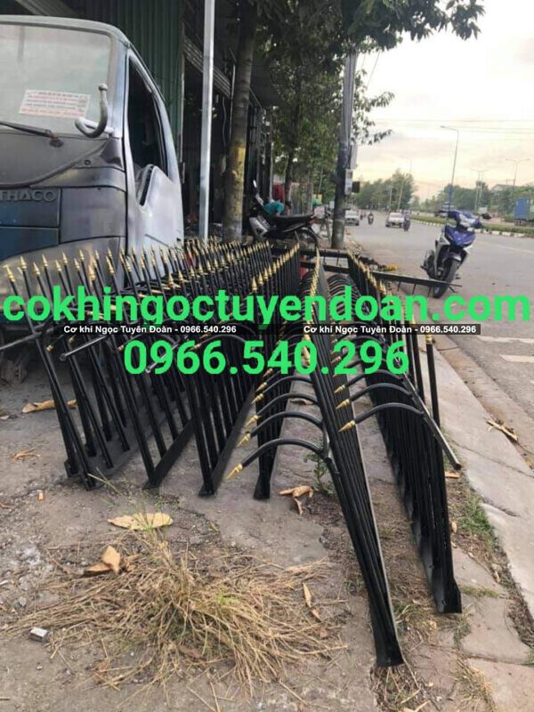 Làm chông hàng rào sắt giá rẻ tại quận 5 tphcm Làm chông hàng rào sắt giá rẻ tại quận 5 tphcm