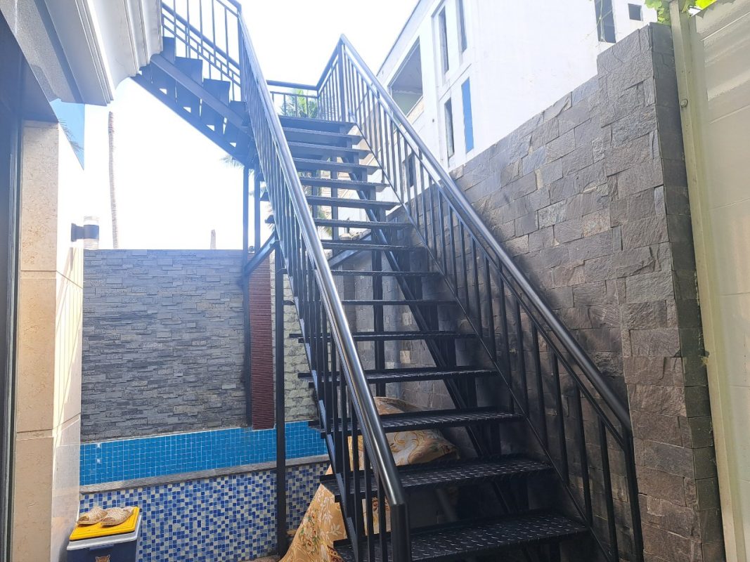 Thi công cầu thang sắt tại quận 5 TPHCM