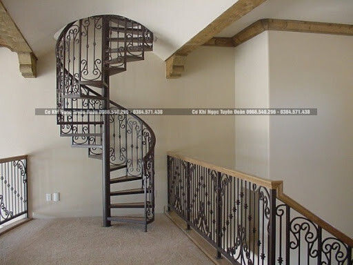 Làm cầu thang xoắn ốc tại quận 8