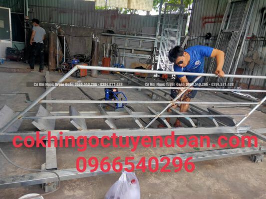 Làm cầu thang sắt giá rẻ tại Củ Chi Làm cầu thang sắt giá rẻ tại Củ Chi