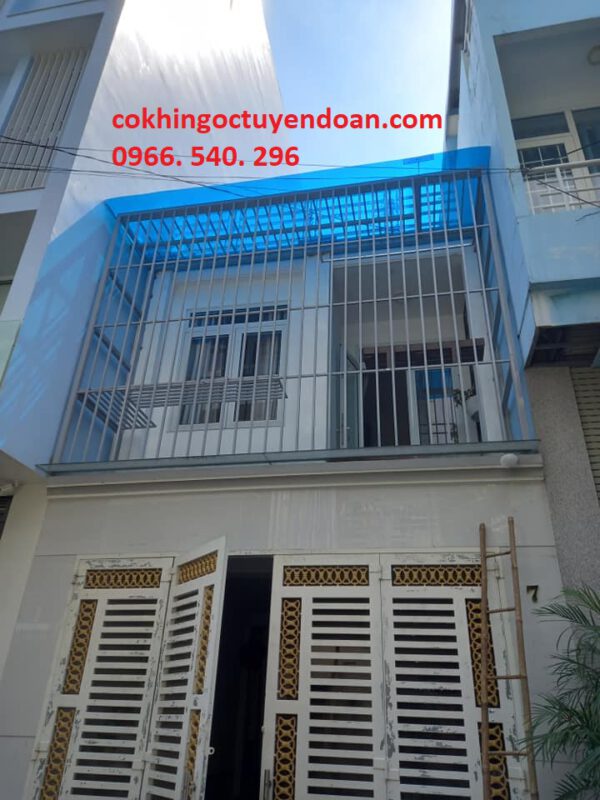 Khung bảo vệ mái hiên ban công nhà Khung bảo vệ mái hiên ban công nhà