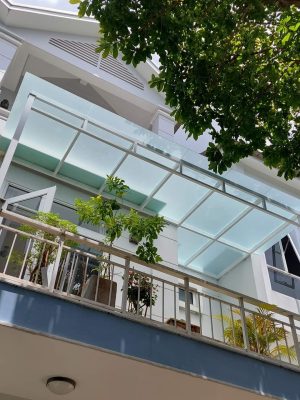 Lắp đặt mái che kính cường lực tại quận Thủ Đức
